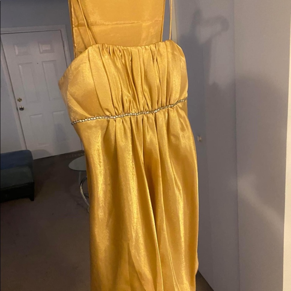 Graduation dresses - Picture 3 of 3
